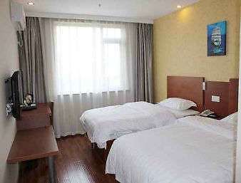 Super 8 By Wyndham Shanghai Jinshan Xuefulu Chengshi Sha Tan Room photo